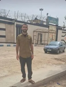محمد عموری به دلیل وضعیت جسمانی نامناسب از زندان شیبان اهواز آزاد شد