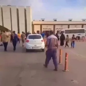 تجمع اعتراضی کارگران اخراجی پروژه «زمزم ۳» فولاد اهواز؛ مطالبه بازگشت به‌کار با همراهی خانواده‌ها