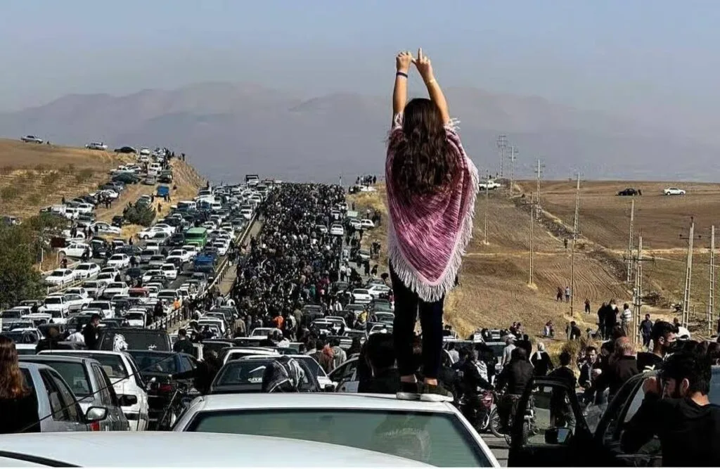 بیانیهی ۲۵ خانواده دادخواه کُرد: ما عدالت و دموکراسی را برای تمام ایران میخواهیم، نه در شعار، بلکه در عمل واقعی