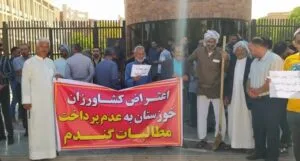 دولت ایران با «فریب» محصولات کشاورزان اهواز و حقوق رانندگان کامیون را مصادره میکند